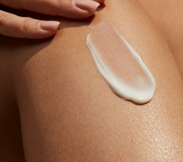 Nivea Sun SPF50 Yüksek Güneş Koruyucu Dudak Bakım Kremi 4.8 gr